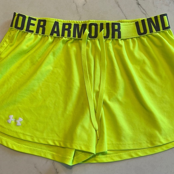 Under Armour Shorts - Picture 1 of 2